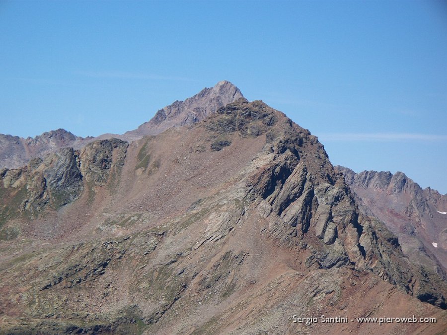 10 Torrione d'Albiolo e dietro Corno Tre Signori.JPG